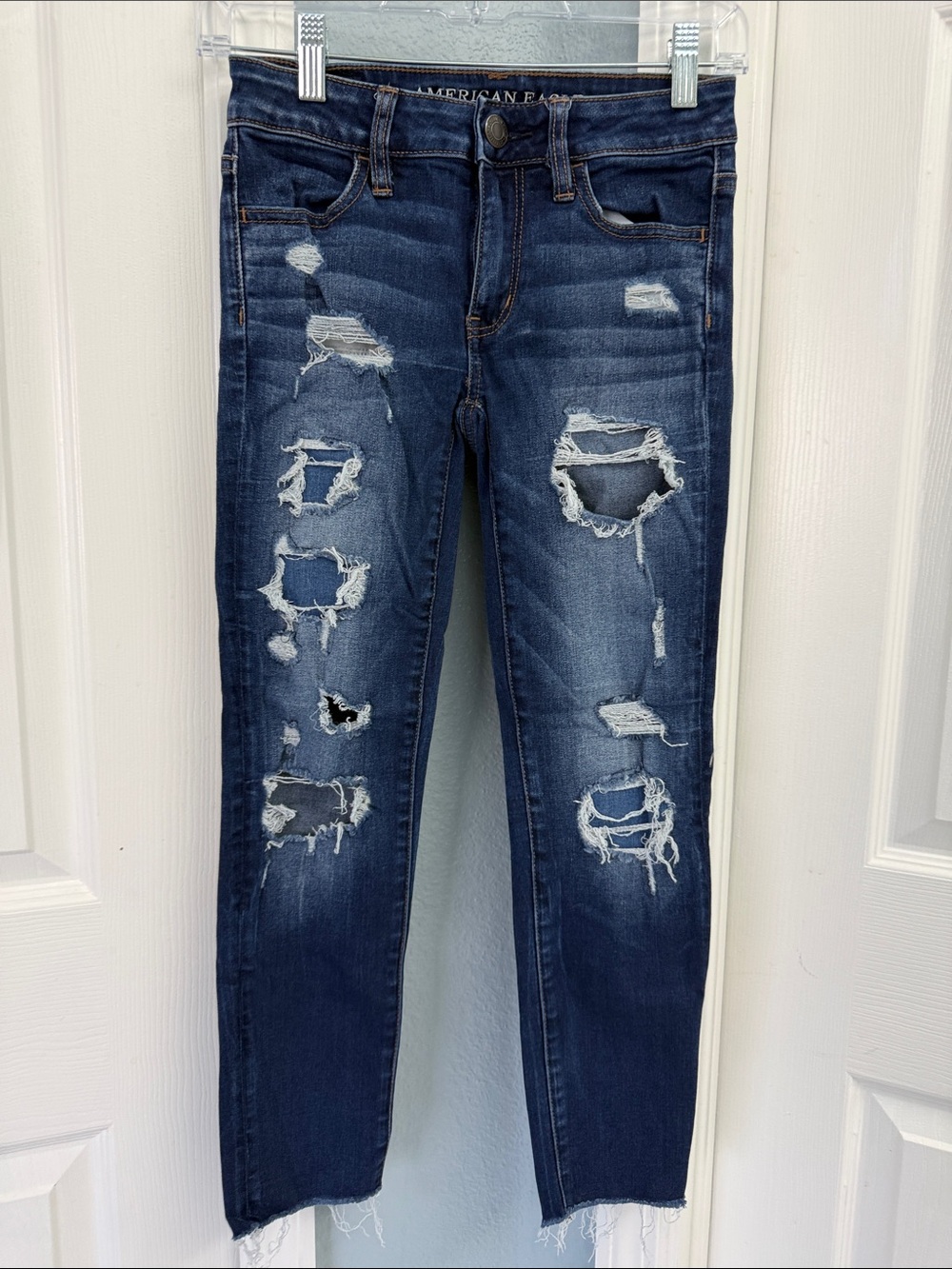 American Eagle  Dark Blue Distressed cropped Skinny Jeans size 00